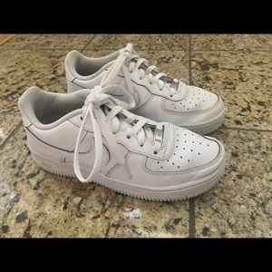 White Nike Air Force 1’s